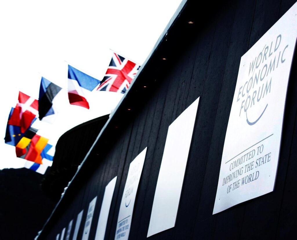 Ulus Devletten Şirket Devletine: WEF’in 2030 İçin 8 Kehaneti, Network State ve Davos’un Sessiz Anayasa Değişikliği Davos Kongre Merkezi, WEF (World Economic Forum) yıllık zirvesinin merkezi