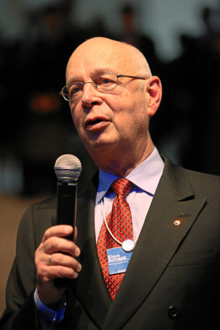 Klaus Schwab, Dünya Ekonomik Forumu (WEF) kurucu başkanı, 2020 ve 2021 Cyber Polygon tatbikatlarında "siber pandemi" uyarısı yapmıştı.