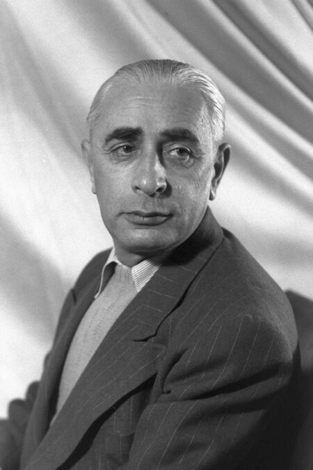 Pinhas Lavon, 1954 yılında İsrail Savunma Bakanı — Lavon Affair / Operation Susannah skandalı sonrası Şubat 1955'te istifa etti