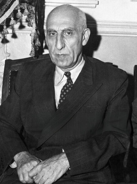 Mohammed Mossadegh — İran Başbakanı, 1951 — petrol millileştirme kararının mimarı, 1953 Ajax darbesinin kurbanı