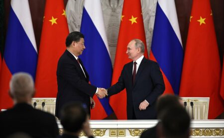 Putin’in 72 Saatlik Ateşkesi: Zafer Günü Diplomasisi mi, Şi Cinping Sahnesi mi? — Kiev Sustu, Şi Moskova’ya İndi Vladimir Putin ve Şi Cinping Moskova zirvesinde ortak basın açıklaması